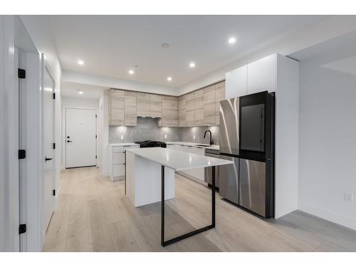 604 30494 Cardinal Avenue, Abbotsford, BC - Indoor Photo Showing Kitchen With Stainless Steel Kitchen With Upgraded Kitchen