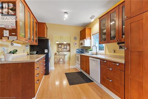 5114 Meadowood Lane, Beamsville, ON - Indoor Photo Showing Kitchen
