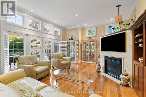 1522 Glenhill Crescent, Mississauga, ON - Indoor Photo Showing Living Room With Fireplace