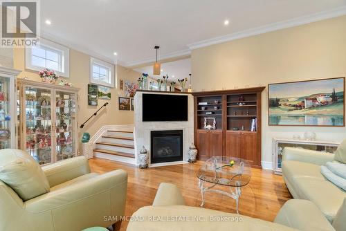 1522 Glenhill Crescent, Mississauga, ON - Indoor Photo Showing Living Room With Fireplace