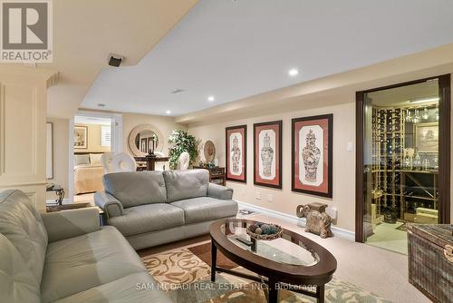 1522 Glenhill Crescent, Mississauga, ON - Indoor Photo Showing Living Room