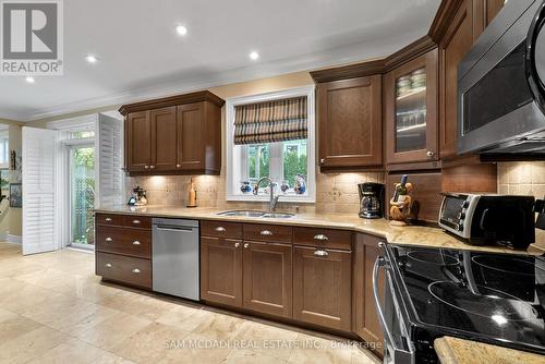 1522 Glenhill Crescent, Mississauga, ON - Indoor Photo Showing Kitchen With Double Sink