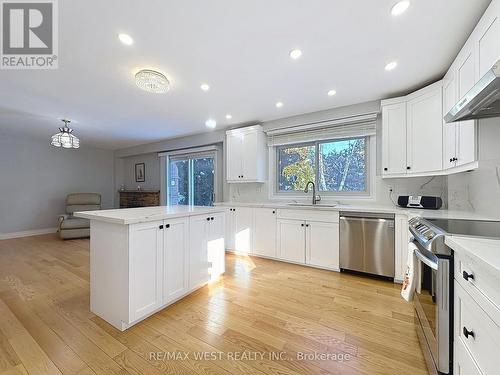 20 Foxwood Grove, Toronto, ON - Indoor Photo Showing Kitchen
