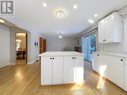 20 Foxwood Grove, Toronto, ON - Indoor Photo Showing Kitchen