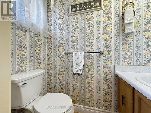 20 Foxwood Grove, Toronto, ON - Indoor Photo Showing Bathroom