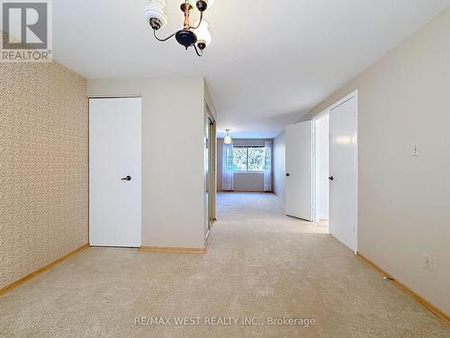 20 Foxwood Grove, Toronto, ON - Indoor Photo Showing Other Room