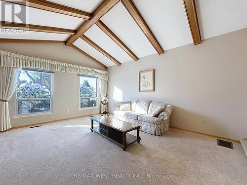 20 Foxwood Grove, Toronto, ON - Indoor