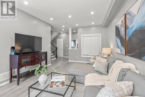 85 Laurier Avenue, Richmond Hill, ON - Indoor Photo Showing Living Room