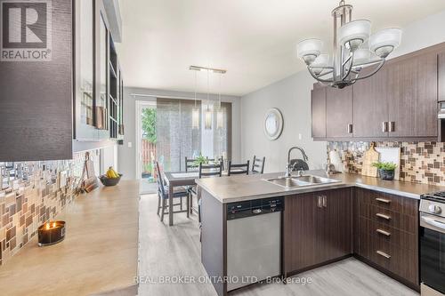 85 Laurier Avenue, Richmond Hill, ON - Indoor Photo Showing Kitchen With Double Sink With Upgraded Kitchen