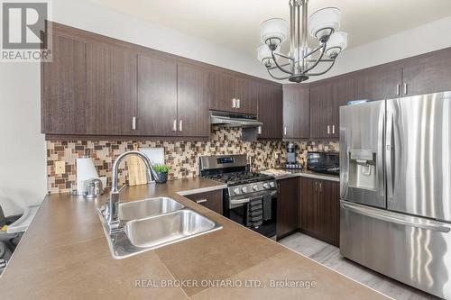 85 Laurier Avenue, Richmond Hill, ON - Indoor Photo Showing Kitchen With Double Sink With Upgraded Kitchen