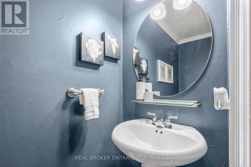 85 Laurier Avenue, Richmond Hill, ON - Indoor Photo Showing Bathroom