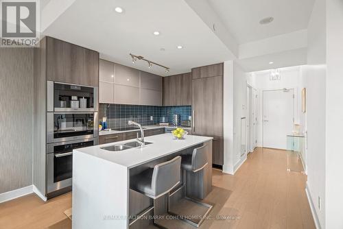 401 - 170 Avenue Road, Toronto, ON - Indoor Photo Showing Kitchen With Double Sink