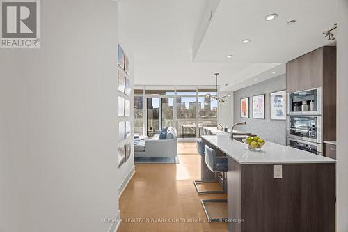 401 - 170 Avenue Road, Toronto, ON - Indoor Photo Showing Kitchen With Upgraded Kitchen