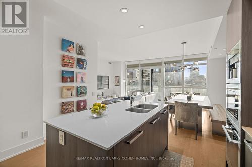 401 - 170 Avenue Road, Toronto, ON - Indoor Photo Showing Kitchen With Double Sink With Upgraded Kitchen