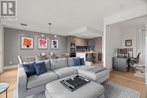401 - 170 Avenue Road, Toronto, ON - Indoor Photo Showing Living Room