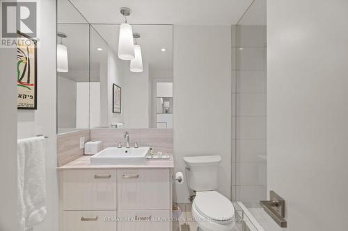 401 - 170 Avenue Road, Toronto, ON - Indoor Photo Showing Bathroom