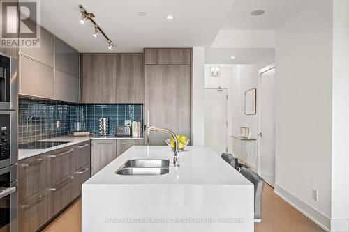 401 - 170 Avenue Road, Toronto, ON - Indoor Photo Showing Kitchen With Double Sink