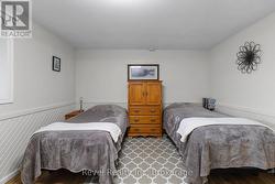 lower level bedroom - 