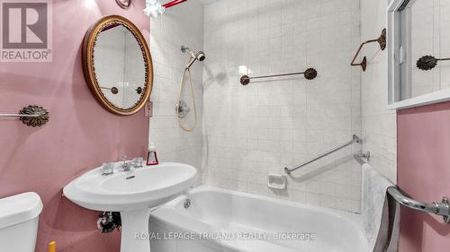 50 Glass Avenue, London East (East N), ON - Indoor Photo Showing Bathroom