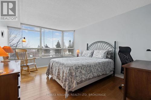 402 - 5100 Dorchester Road, Niagara Falls (Morrison), ON - Indoor Photo Showing Bedroom