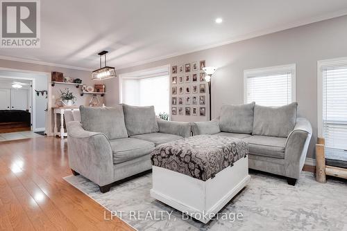 34 Cedar Creek Road, Springwater, ON - Indoor Photo Showing Living Room