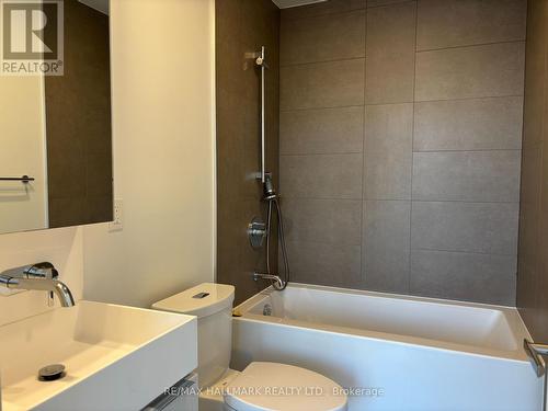 402 - 370 Martha Street, Burlington, ON - Indoor Photo Showing Bathroom