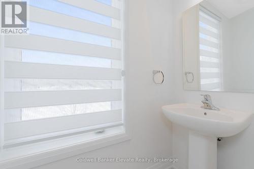 72 Windtree Way, Halton Hills, ON - Indoor Photo Showing Bathroom