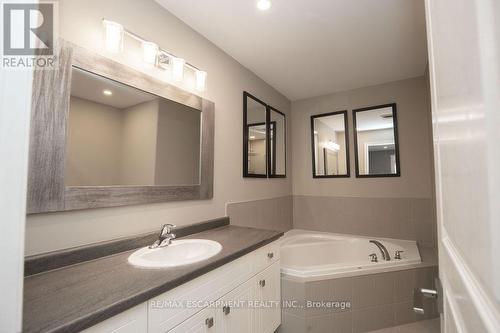 85 Chamomile Drive, Hamilton, ON - Indoor Photo Showing Bathroom
