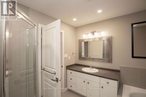 85 Chamomile Drive, Hamilton, ON - Indoor Photo Showing Bathroom