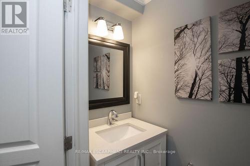 85 Chamomile Drive, Hamilton, ON - Indoor Photo Showing Bathroom