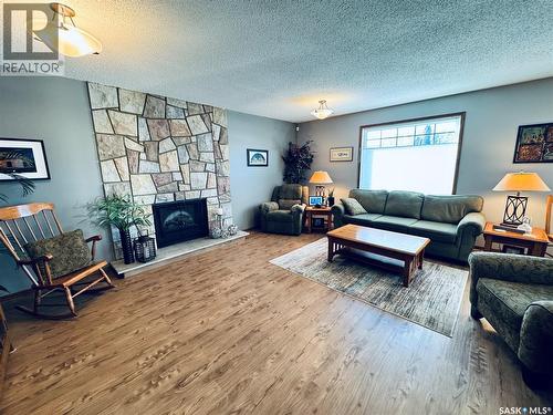 403 8Th Avenue W, Biggar, SK - Indoor Photo Showing Living Room With Fireplace