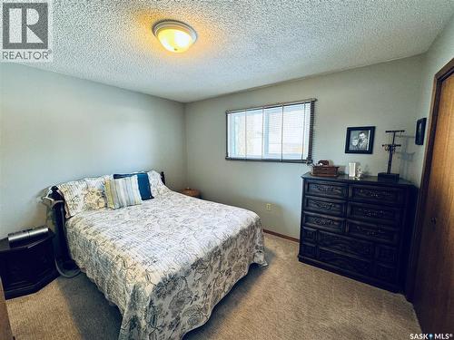 403 8Th Avenue W, Biggar, SK - Indoor Photo Showing Bedroom