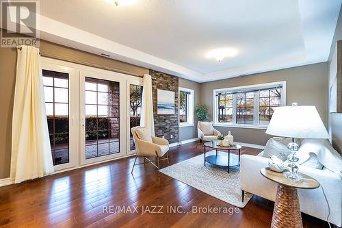102 - 375 Lakebreeze Drive, Clarington (Newcastle), ON - Indoor Photo Showing Living Room
