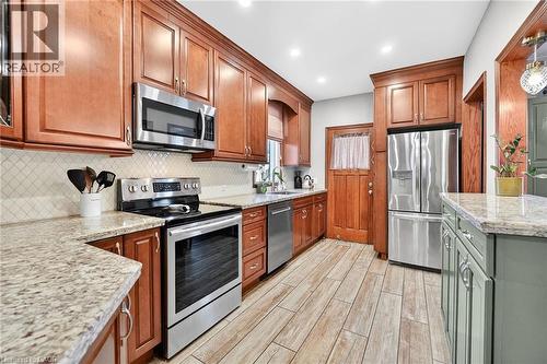 207 Edgemont Street S, Hamilton, ON - Indoor Photo Showing Kitchen With Upgraded Kitchen