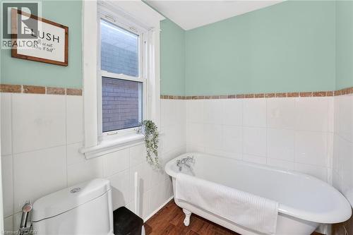 207 Edgemont Street S, Hamilton, ON - Indoor Photo Showing Bathroom