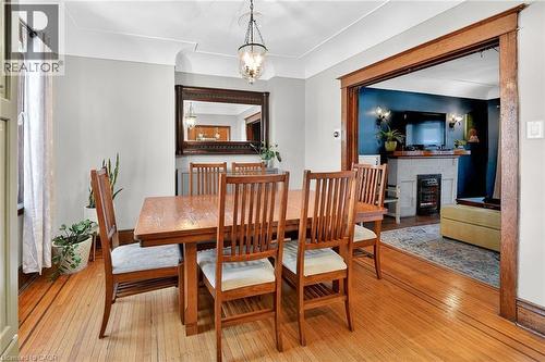 207 Edgemont Street S, Hamilton, ON - Indoor Photo Showing Dining Room