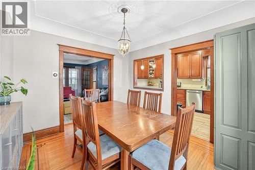 207 Edgemont Street S, Hamilton, ON - Indoor Photo Showing Dining Room
