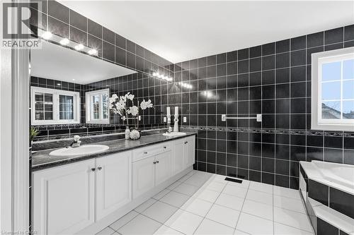 4184 Arbourfield Drive, Burlington, ON - Indoor Photo Showing Bathroom