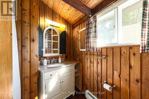 4 pc bathroom on main floor - 158 Wensley Drive, Blue Mountains, ON - Indoor