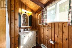 4 pc bathroom on main floor - 