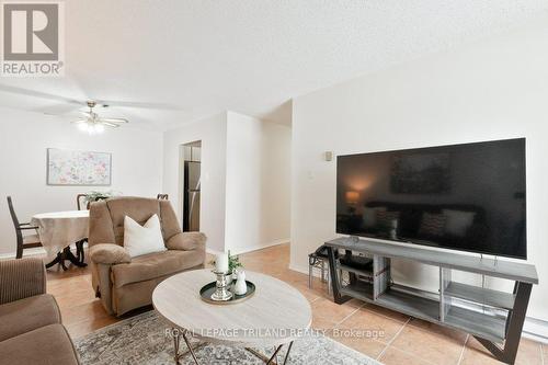 104 - 729 Deveron Crescent, London South (South T), ON - Indoor Photo Showing Living Room