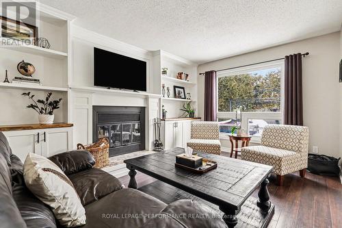 1606 Westport Crescent, Ottawa, ON - Indoor Photo Showing Living Room With Fireplace