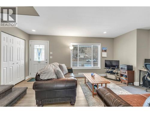 204 Angela Avenue, Princeton, BC - Indoor Photo Showing Living Room