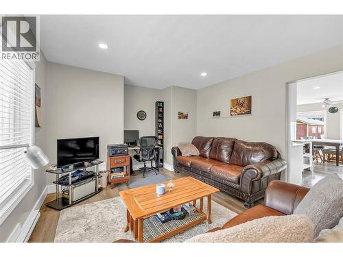204 Angela Avenue, Princeton, BC - Indoor Photo Showing Living Room