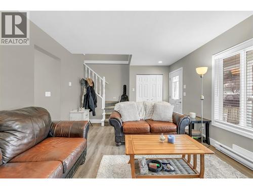 204 Angela Avenue, Princeton, BC - Indoor Photo Showing Living Room