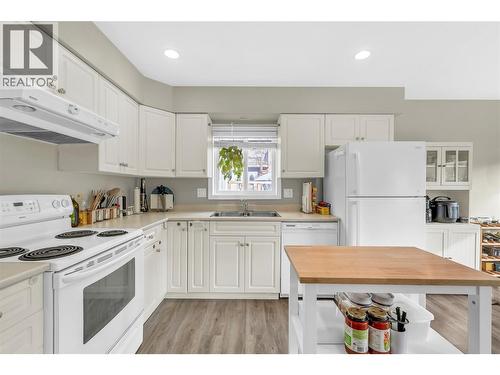 204 Angela Avenue, Princeton, BC - Indoor Photo Showing Kitchen