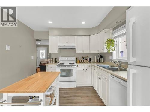 204 Angela Avenue, Princeton, BC - Indoor Photo Showing Kitchen With Double Sink