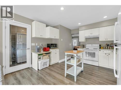 204 Angela Avenue, Princeton, BC - Indoor Photo Showing Kitchen
