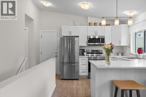 664 Muir Road, Kelowna, BC - Indoor Photo Showing Kitchen With Double Sink With Upgraded Kitchen