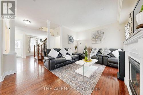 31 Seward Crescent, Ajax, ON - Indoor Photo Showing Living Room